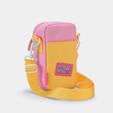 画像をギャラリービューアに読み込む, Malibu Barbie Retrospekt 35mm Camera Bag