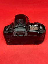 Load image into Gallery viewer, Minolta Maxxum 300si with 35-70mm Zoom Lens
