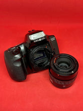 Load image into Gallery viewer, Minolta Maxxum 300si with 35-70mm Zoom Lens