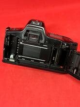 Load image into Gallery viewer, Minolta 3xi 35mm Film Camera with 50mm F/1.7 Lens