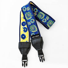 Laden Sie das Bild in den Galerie-Viewer, MY FAVE REVERSIBLE NECK STRAP BLUE BLOOMS