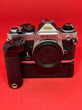 Laden Sie das Bild in den Galerie-Viewer, Nikon FE Chrome Body with MD-12 Motor Drive