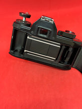 Laden Sie das Bild in den Galerie-Viewer, Nikon EM With 50mm f/1.8 Series "E" Lens