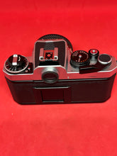 将图片加载到图库查看器，Nikon FE2 Chrome Body With 50mm f/1.8 Lens