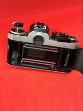 将图片加载到图库查看器，Nikon FE2 Chrome Body With 50mm f/1.8 Lens