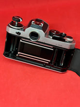 Cargar imagen en el visor de la galería, Nikon FE With 50mm F/1.8 Series &quot;E&quot; Lens