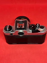 将图片加载到图库查看器，Nikon FE With 50mm f/1.4 Lens