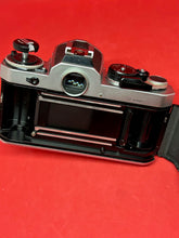 将图片加载到图库查看器，Nikon FE With 50mm f/1.4 Lens