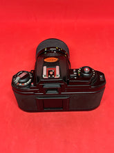 将图片加载到图库查看器，Nikon FG 35mm Film Camera with Nikon 35-70mm f/3.5 Zoom Lens