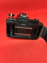 将图片加载到图库查看器，Nikon FG 35mm Film Camera with Nikon 35-70mm f/3.5 Zoom Lens