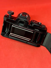 Load image into Gallery viewer, Nikon FM Black with 50mm f/1.8 Lens