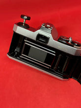 Load image into Gallery viewer, Pentax K1000 with 50mm f/2.0 Lens