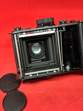Laden Sie das Bild in den Galerie-Viewer, Yashica Mat 124G Medium Format TLR Camera