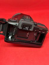 Load image into Gallery viewer, Minolta Maxxum 70 with Tanron 28-200mm AF Lens