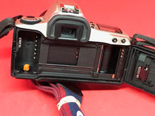 将图片加载到图库查看器，Canon EOS Rebel 2000 with 28-80mm f/4.0-5.6 II Zoom Lens 35mm Film Camera