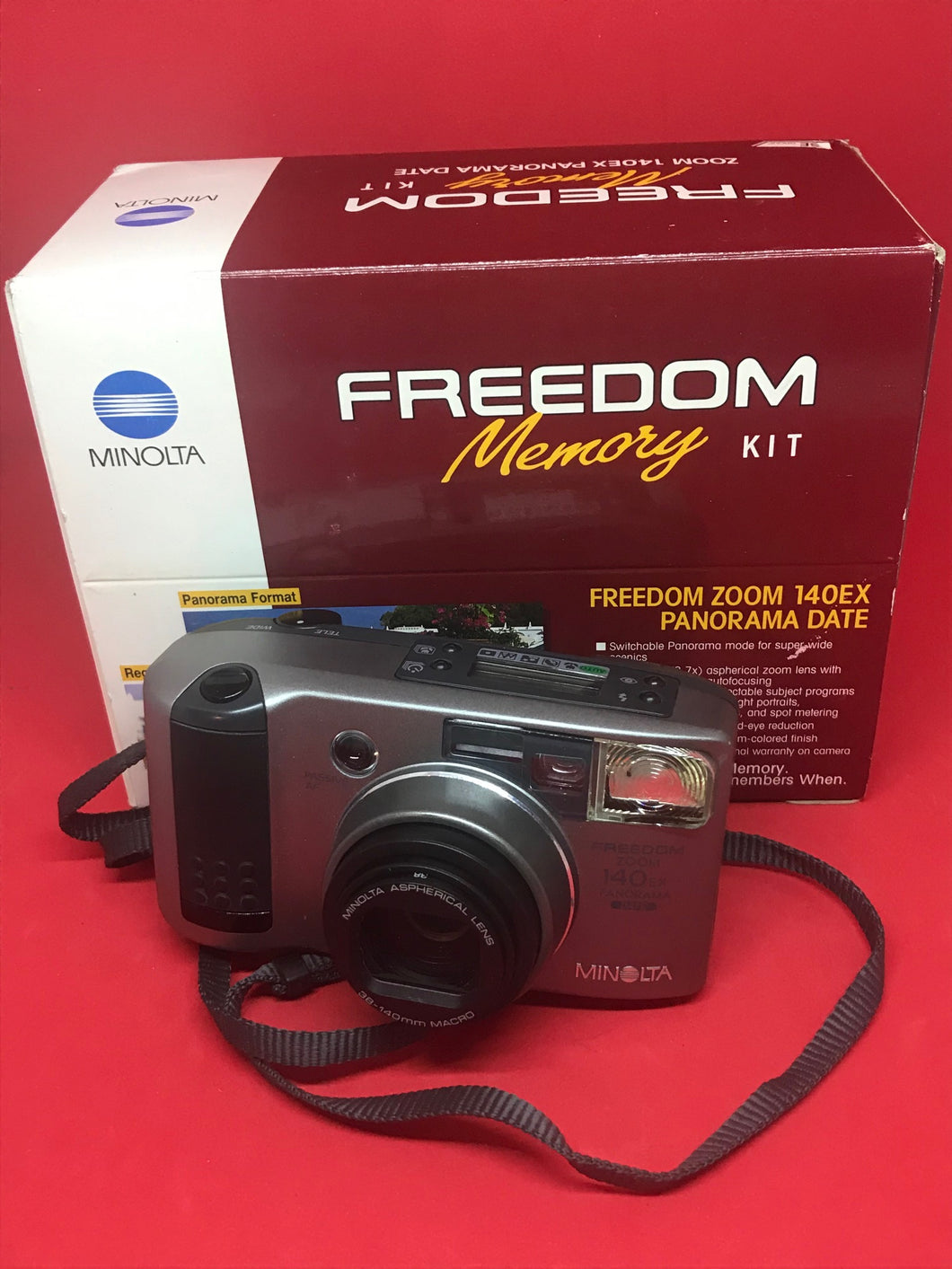 Minolta Freedom Zoom 140EX 35mm Film Camera with Date & Panorama