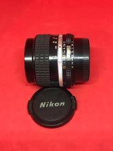 将图片加载到图库查看器，Nikon 85mm f/2 NIkkor AIS Manual Focus Lens