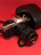 将图片加载到图库查看器，Nikon FM10 Outfit with Nikkor 35-70mm f/3.5-4.8 Zoom Lens