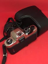 将图片加载到图库查看器，Nikon FM10 Outfit with Nikkor 35-70mm f/3.5-4.8 Zoom Lens