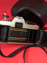 将图片加载到图库查看器，Nikon FM10 Outfit with Nikkor 35-70mm f/3.5-4.8 Zoom Lens